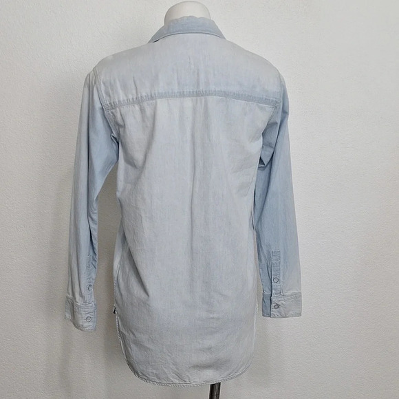 Madewell Blue Light Wash Coastal Grunge Chambray Denim Button Down Shirt Size XS - Picture 4 of 9